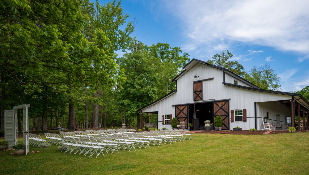 What Portable Toilet Should I Rent for My Wedding?